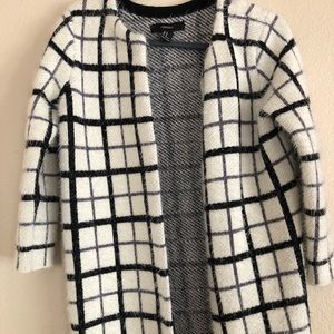 NEW FOREVER 21 PLAID BLACK WHITE SWEATER MEDIUM